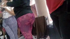 Me encontré a esta putita irresistible nalgona. ¿No quieres probarla?