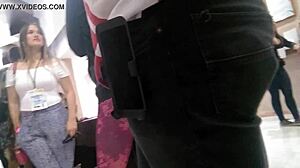 Me encontré a esta putita irresistible nalgona. ¿No quieres probarla?