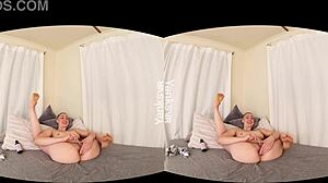 Flexible Beauty Iris Ives Climaxes With Toys