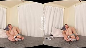 Flexible Beauty Iris Ives Climaxes With Toys