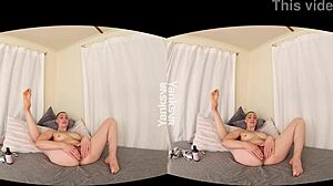 Flexible Beauty Iris Ives Climaxes With Toys