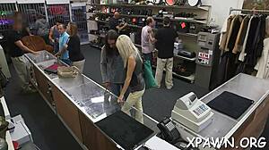 sex in the shop 😍