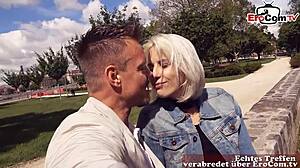 Schlanke blondine mit kleinen titten und in nylons datet deutschen touristen zum sex