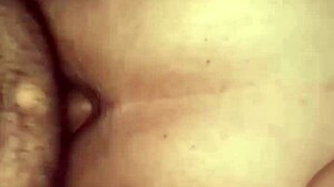 Comendo o cuzinho e gozando dentro da namorada gordinha