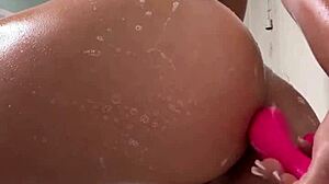 Solo beauty gets soaked and Satisfaction with pink toy
