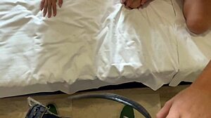 Minha amiga italiana chama amigo para diversão a três