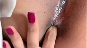 novinha safada esguicha e implora para que ele goze na sua buceta molhada roseredvip