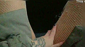 Provoquei o Uber e Deixei Ele Brincar com Minha Bucetinha