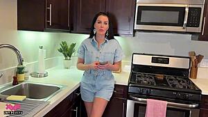 Airbnb Guest FUCKS Home Owner Sloppy Deepthroat Cum in Mouth!