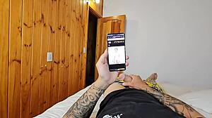 my stepbrother asks for a naked pic 😏