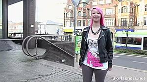 Meow, Look at Me Flashing!