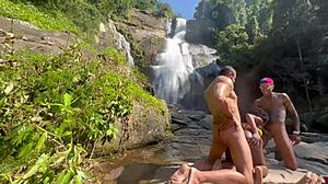 Eu E Meu Amigo Levamos A Pretinha Gostosa Para Cachoeira E Demos Pau Para Ela