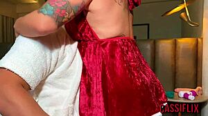 Latina amateur rides tattooed ass on christmas
