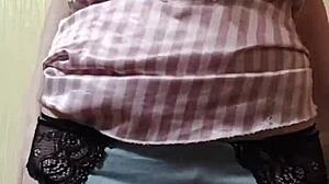 Only women fetish Elza has a wet pussy