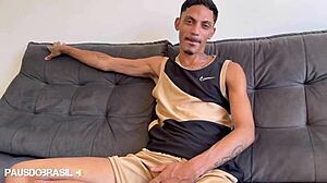 hey, check out this twink novinho dotado showing off solo!