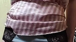 Only women fetish Elza has a wet pussy