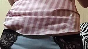 Only women fetish Elza has a wet pussy