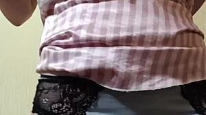 Only women fetish Elza has a wet pussy