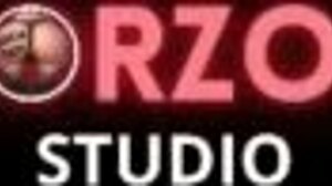 Találkozom ártatlan szőkével a parkban, kínálom a nyalókámat