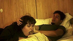 Mi Hermanastro Aprovecha y Me Folla Duro!