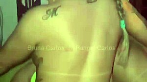 sortudo ganhou sentada da ex esposa e da ex cunhada durante menage das manas tem que respeitar essas rabas sentando completo no red e sheer