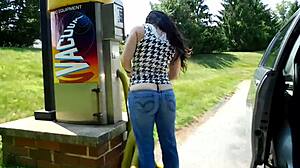 Whoa, car wash babe flashes big ass in tight low-rise jeans!