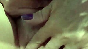 Velha safada na siririca