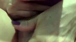 Velha safada na siririca