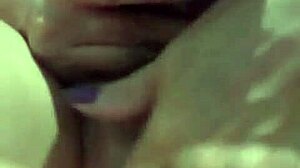 Velha safada na siririca