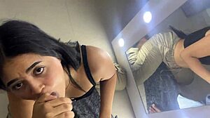 La novia de mi mejor amigo entra a mi cuarto a chuparme la verga