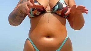 Encontrei um fã na praia e deixei ele passar bronzeador no meu corpo