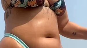 Encontrei um fã na praia e deixei ele passar bronzeador no meu corpo