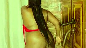 Retro amateurs explore shaved pussy in steamy homemade lesbian clip