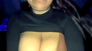 Disfrutando lujuriosamente con un amigo en una habitación de hotel ubicada en algún lugar de la ciudad de méxico