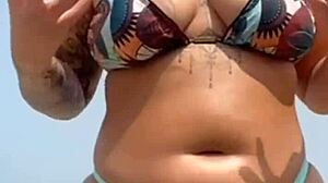 Encontrei um fã na praia e deixei ele passar bronzeador no meu corpo