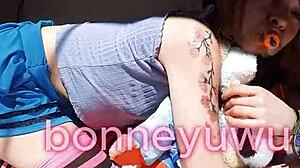 Bonneyuwu plays with stuffed animals and squirts 😍