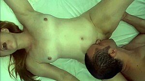 chupando muito a bucetinha rosada da ruiva