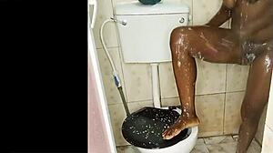 Steamy shower scenes of a sweet and juicy pussy
