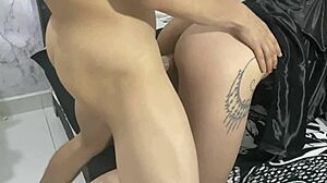 Descubri a mi chico escondiendose y termina follandome - porno en español