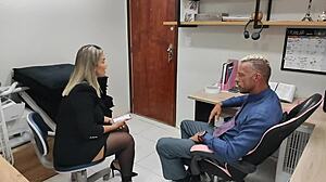 She got caught stealing glasses and offered her ass to keep quiet, so the big cock guy creampied her