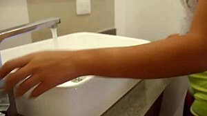 India with swollen nipples seduces the plumber in a friendly way