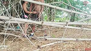 Preto Da Rola Gigante Arrebenta Esposa Do Corno No Meio Do Mato