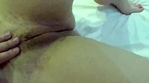 Adoro Esfregar A Buceta Em Uma Rola Assim!