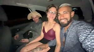 a loirinha aprontou com os dois na carona do carro