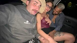 a loirinha aprontou com os dois na carona do carro