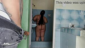 Disfruto Rico Baño Hermanastro Observa Puerta Parte 1