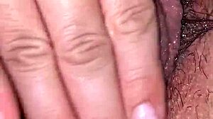 Esposa Fingering And Masturbating Her Pussy