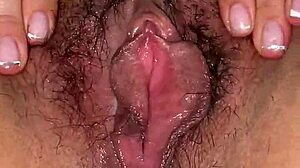 Esposa Fingering And Masturbating Her Pussy