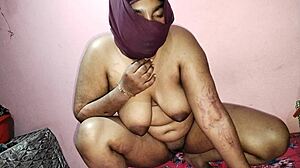 Bhabhi shaves hair to suck dick better for her friend's girlfriend