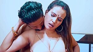 Indian desi playboy cari housewife juicy untuk fun anal.